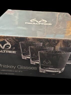 Realtree Whiskey Glasses. NIB